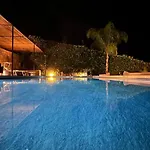 Дом отдыха Villa Lucia - Private Salt Pool - 200M Beach - Family Friendly