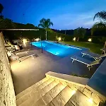 Дом отдыха Villa Lucia - Private Salt Pool - 200M Beach - Family Friendly