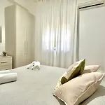 Дом отдыха Villa Lucia - Private Salt Pool - 200M Beach - Family Friendly *