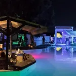 Дом отдыха Villa Lucia - Private Salt Pool - 200M Beach - Family Friendly