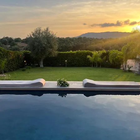 Lucia - Private Salt Pool - 200m - Family Friendly Dom wakacyjny
