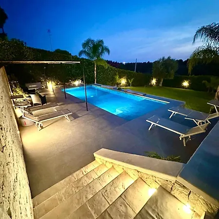 Dom wakacyjny Lucia - Private Salt Pool - 200m - Family Friendly