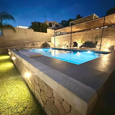Lucia - Private Salt Pool - 200m - Family Friendly Dom wakacyjny