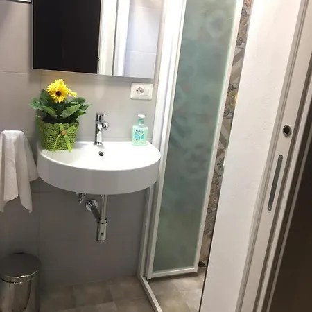 Dom wakacyjny Lucia - Private Salt Pool - 200m - Family Friendly *