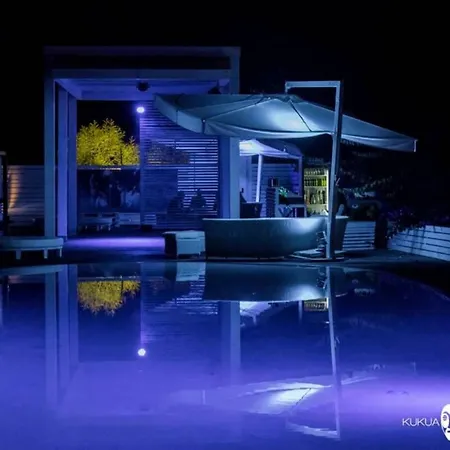 Lucia - Private Salt Pool - 200m - Family Friendly *